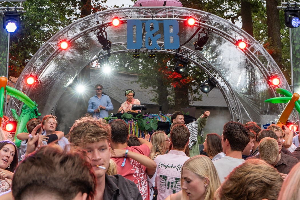 Vol publiek voor de podiumboog